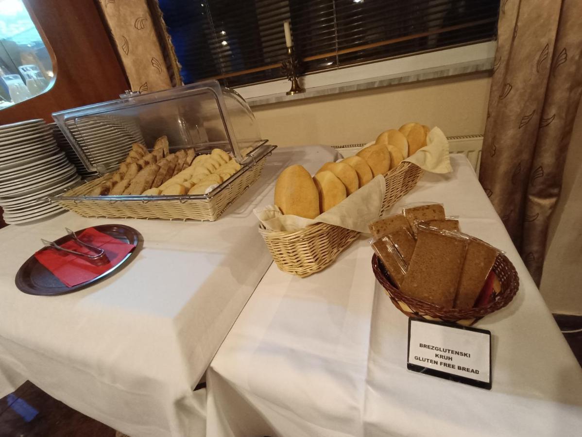 Hotel Razgorsek Велене Екстериор снимка