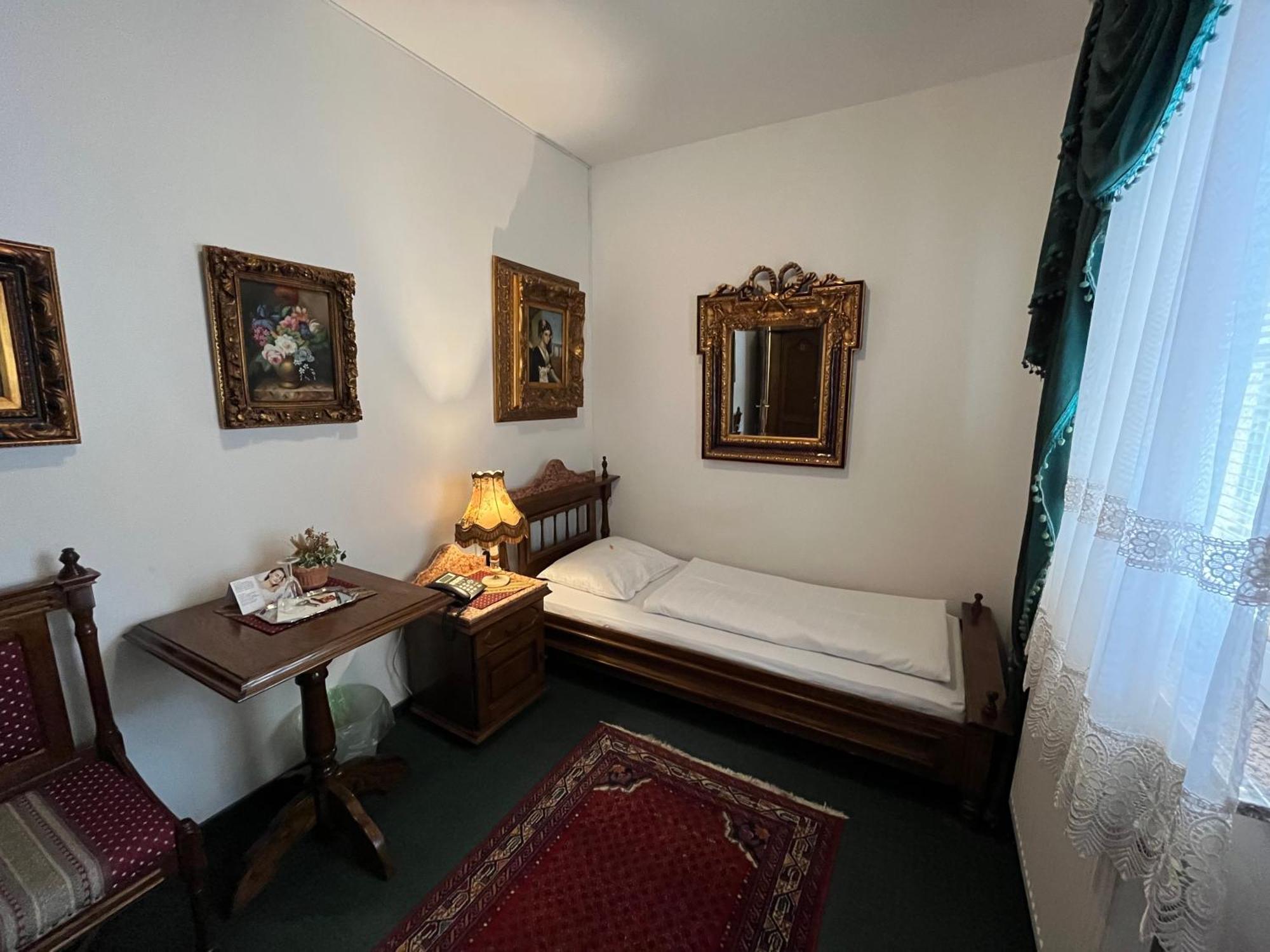 Hotel Razgorsek Велене Екстериор снимка