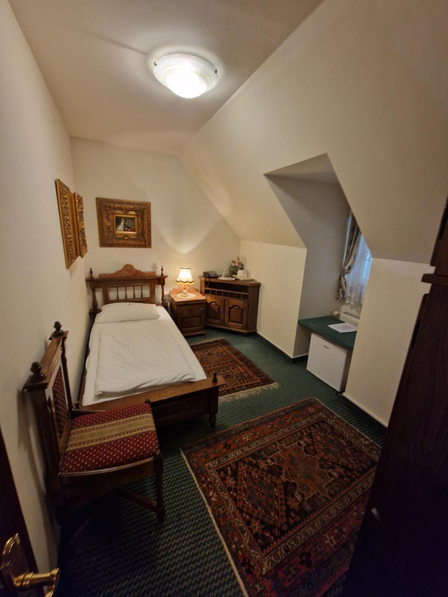 Hotel Razgorsek Велене Екстериор снимка